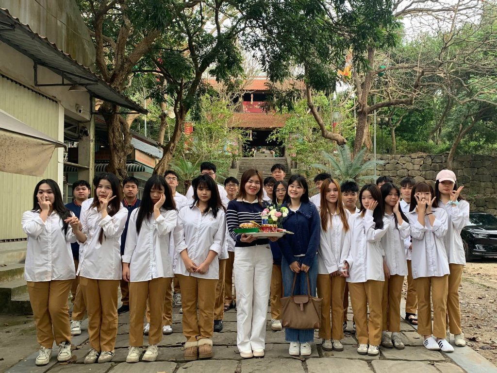 BUỔI HỌC Ở CHÙA PHẬT TÍCH